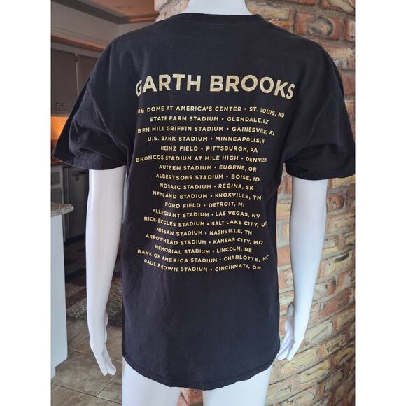 Garth Brooks Stadium Tour Concert T-Shirt Black Graphic Tee Country Music Mens S - Picture 5 of 6